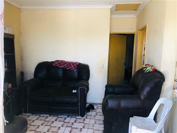 2 Bedroom Property for Sale in Umrhabulo Triangle Western Cape